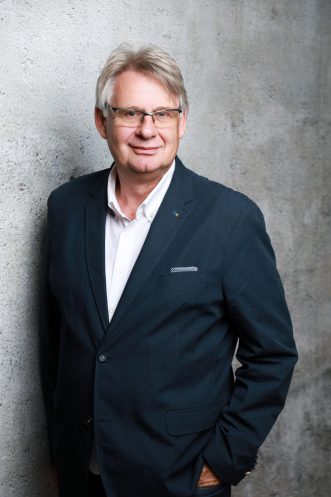 Das Bild zeigt ein Portrait von Hans-Georg-Lampsom.